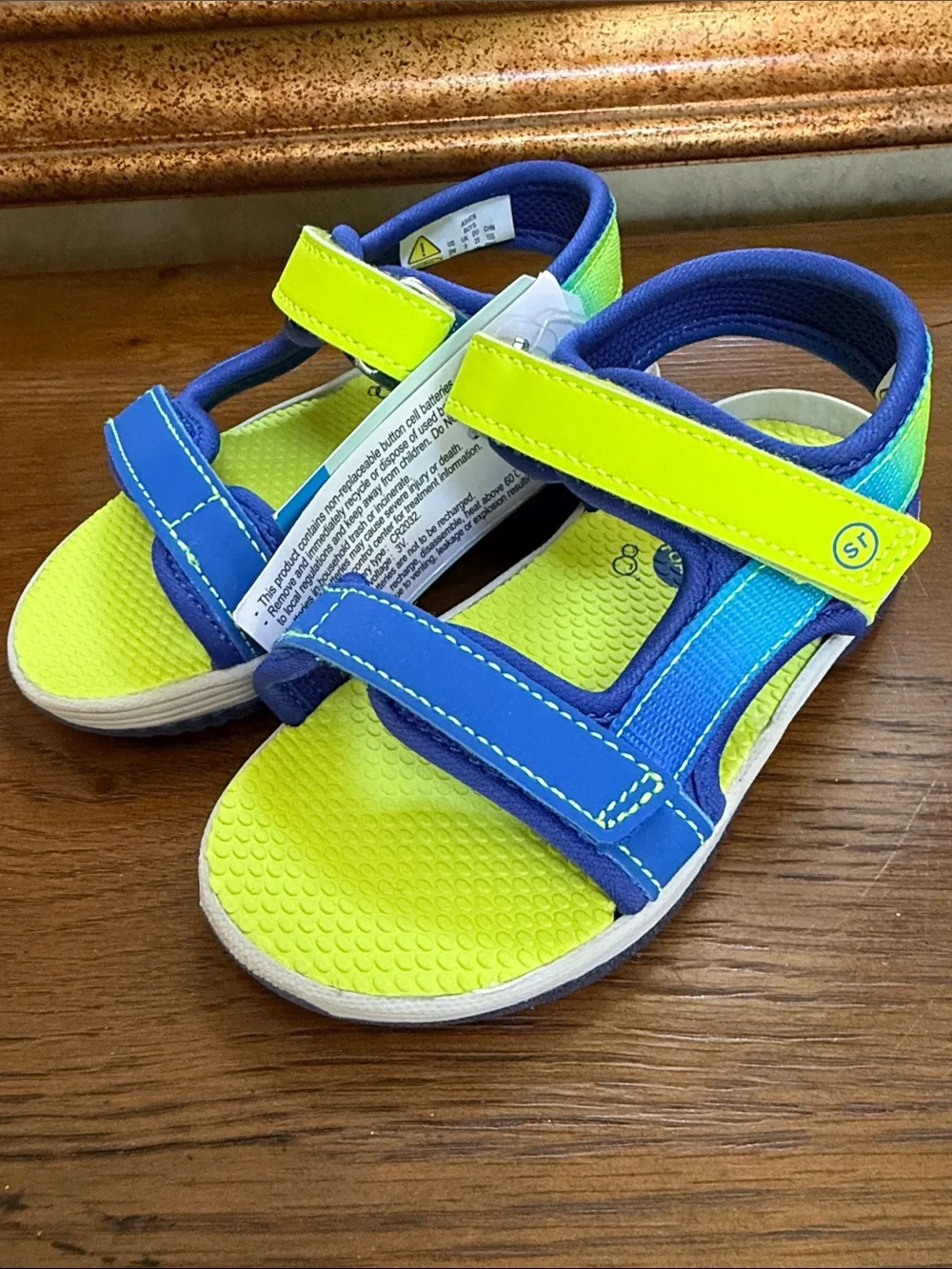 Stride Rite Asher Boys-Kids Neon lime & Blue Light up adjustable Sandals. Sz 9.
